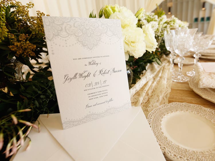 Things That Must Not Skip Your Mind While Creating Wedding Invitations 